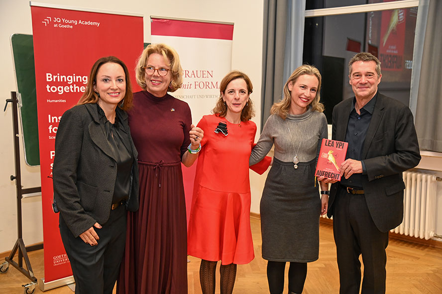 Rebecca C. Schmidt, Astrid von der Malsburg, Dr. Jonela Hoxhaj; Prof. Lea Ypi, Prof. Rainer Forst (v.l.n.r.)